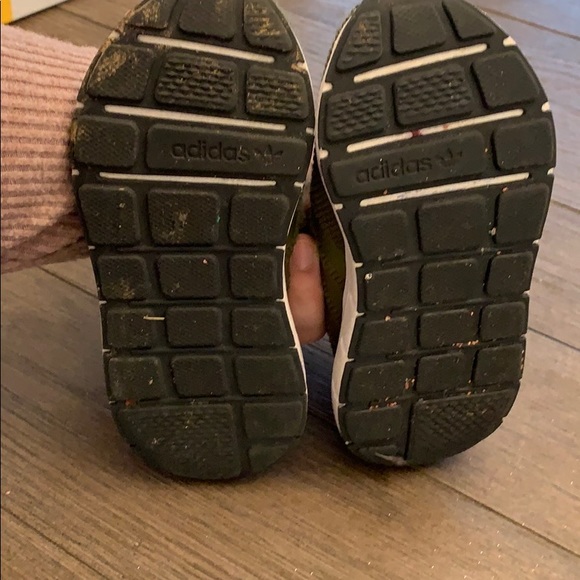Sold !Toddler size 9 Adidas - Picture 2 of 4